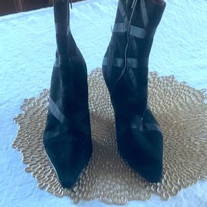Donald Pliner Suede Ribbon boots